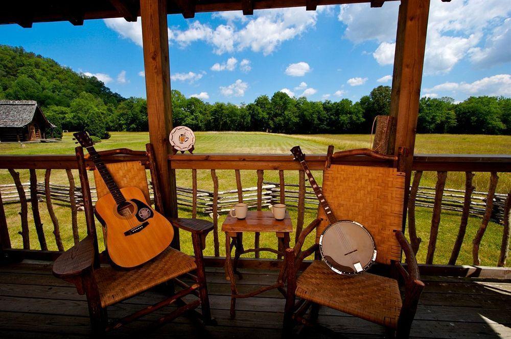 Creekwalk Inn And Cabins Cosby Dalaman gambar